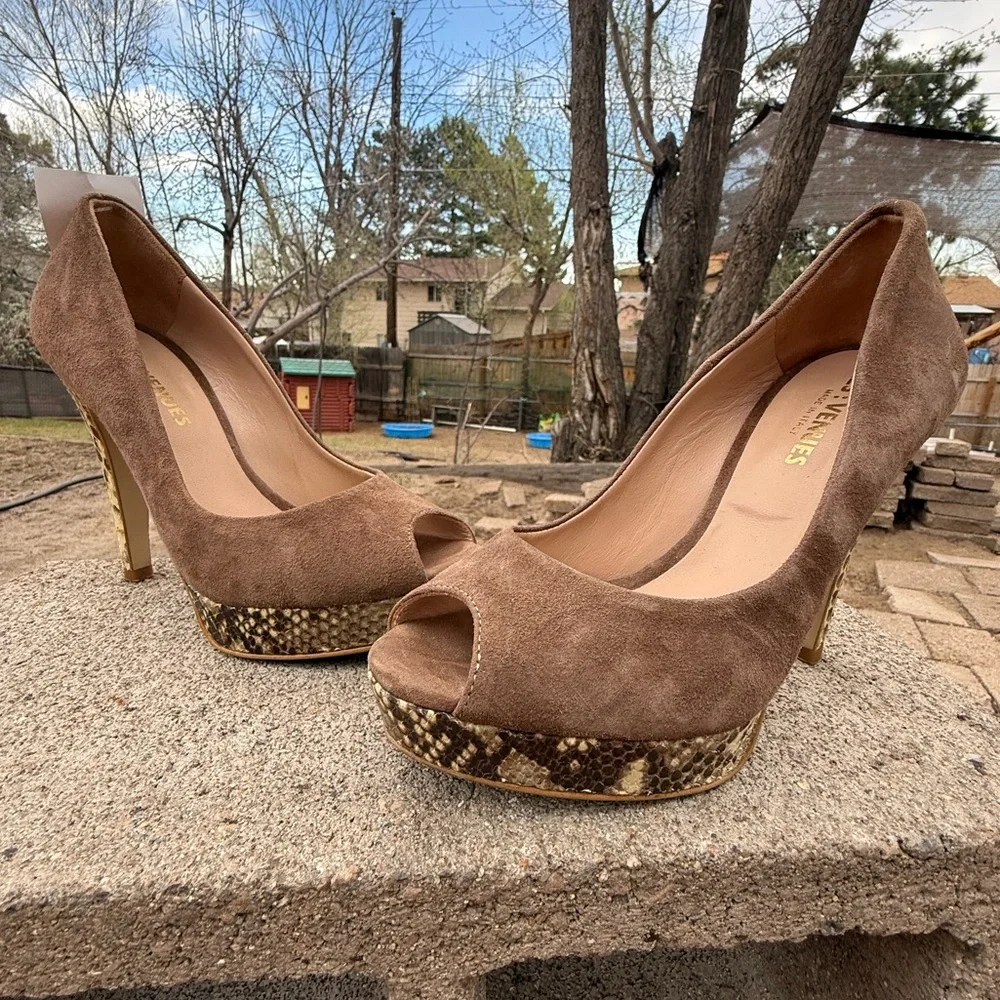 Les Venues platform peep-toe pumps, made in Italy